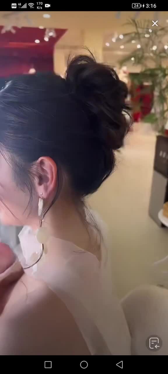 4月末精选走光视频 (27).MP4